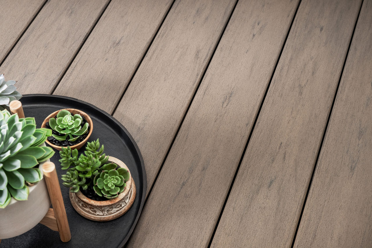 refuge-layflat-001-mv-decking-plant-beauty